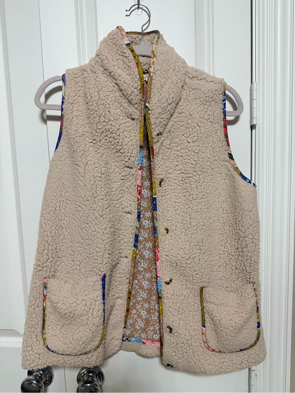 Easel Cream Sherpa Vest Floral Lining Patchwork Trim Sz L Boho